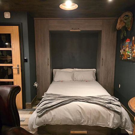 The Pub - Unique & Authentic Experience - Free Parking!, 5 Minutes From Airbus And The Mall Cribbs Bristol Exterior foto